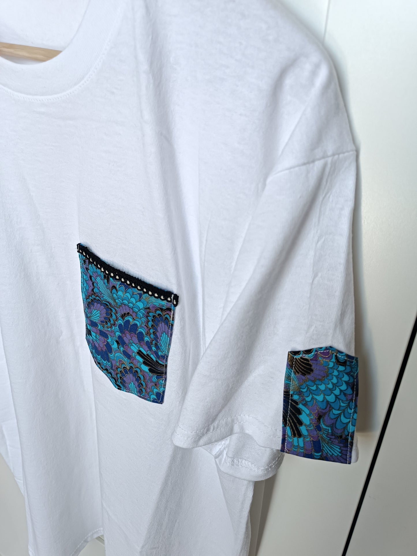 T-Shirt personnalisé original – Empiècement imprimé design, idée cadeau unique
