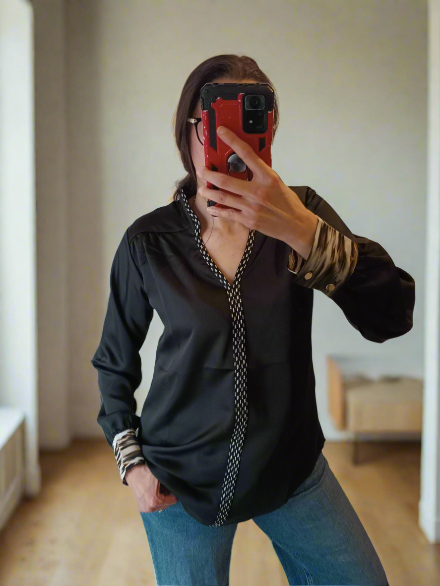 Blouse élégante moderne avec une touche d'artisanat marocain noire et sfifa