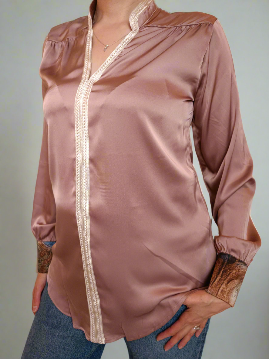 Blouse élégante moderne avec une touche d'artisanat marocain Rose Nude