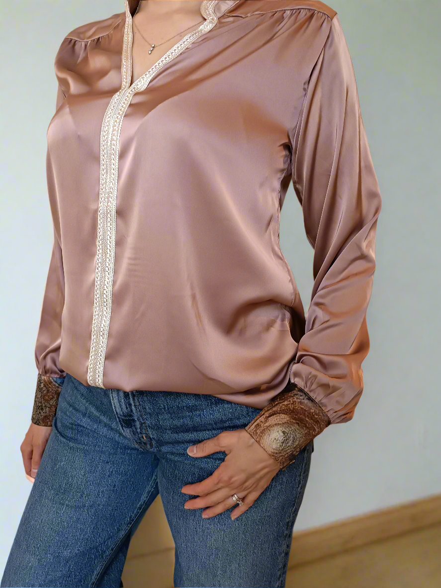 Blouse élégante moderne avec une touche d'artisanat marocain Rose Nude