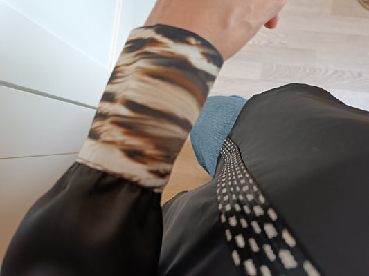 Blouse Élégante Moderne Avec Sfifa Marocaine Noire Imprimé Animal Poignets Bas Arrondi Dos Long Raffinée