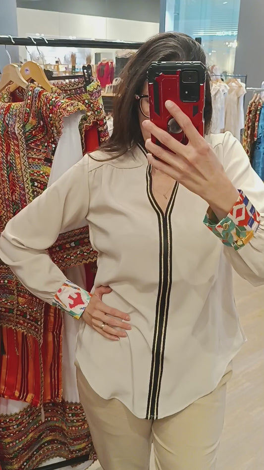 Blouse Élégante Moderne Avec Sfifa Marocaine Crème Imprimé coloré aux Poignets Bas Arrondi Dos Long