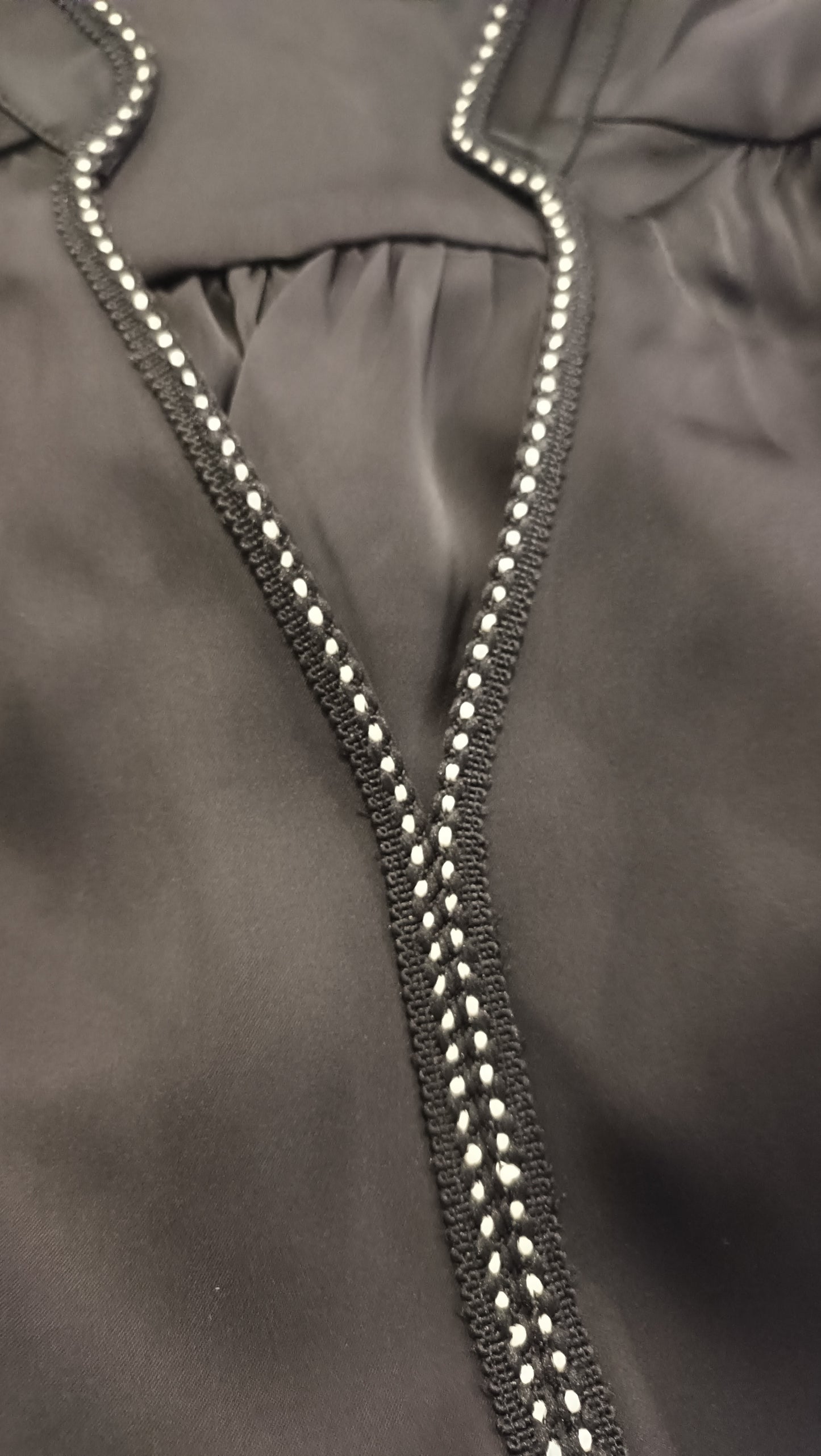 Blouse Élégante Moderne Avec Sfifa Marocaine Noire Imprimé Animal Poignets Bas Arrondi Dos Long Raffinée