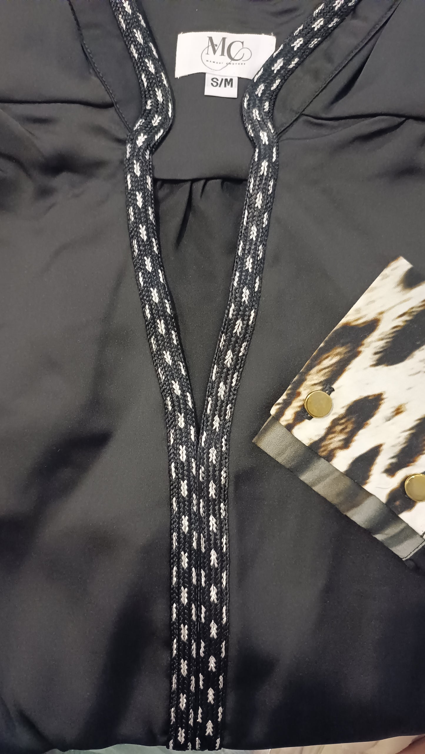 Blouse Élégante Moderne Avec Sfifa Marocaine Noire Imprimé Animal Poignets Bas Arrondi Dos Long Raffinée