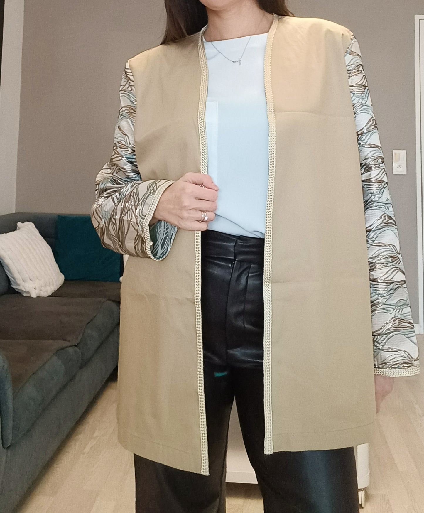 Veste longue bicolore en coton & brocard – Élégance artisanale