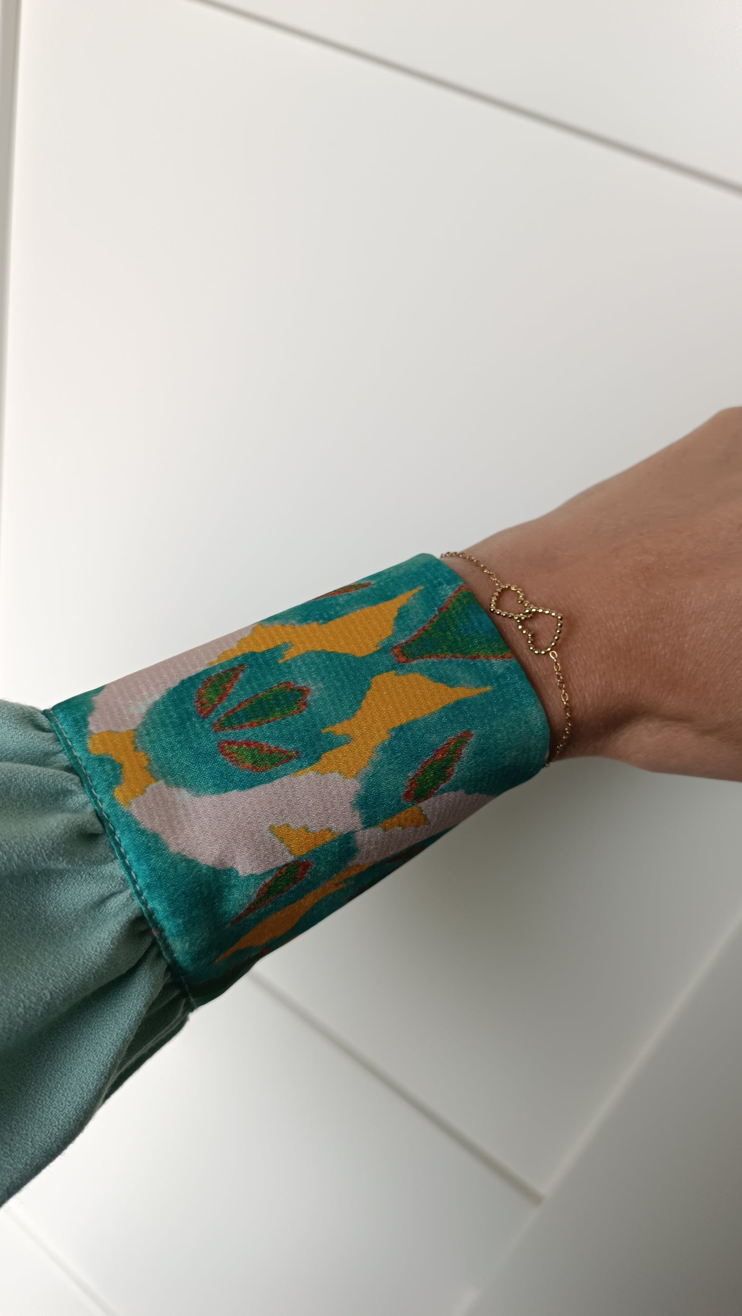 Blouse Élégante Moderne Avec Sfifa Marocaine verte Imprimé coloré aux Poignets Bas Arrondi Dos Long